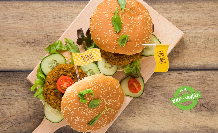 Itt a legújabb vegán termékünk, a Nádudvari zöldségburger